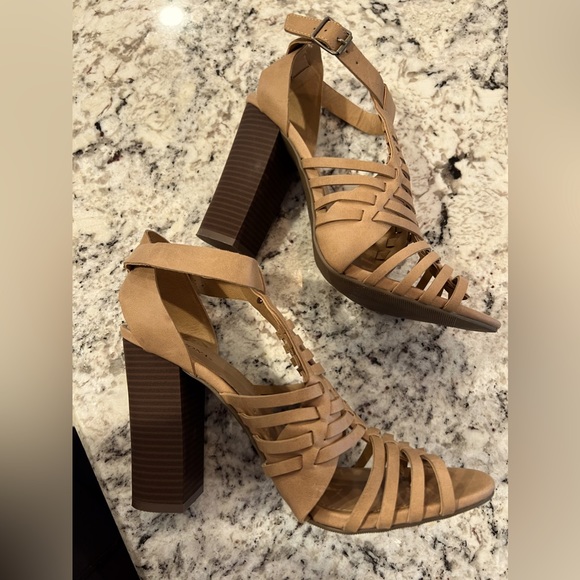 Merona Heels 👠 - Picture 4 of 5